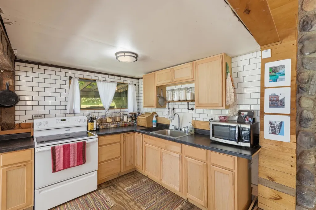 1497 W Dowling Road Hope Township MI 49050