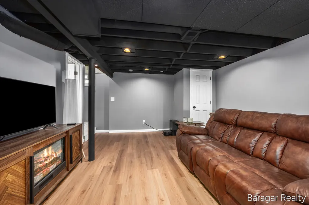 1244 S Dorroll Street NE Grand Rapids City MI 49505