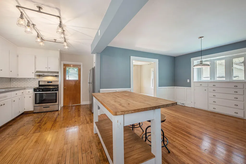 1012 Powers Avenue NW Grand Rapids City MI 49504