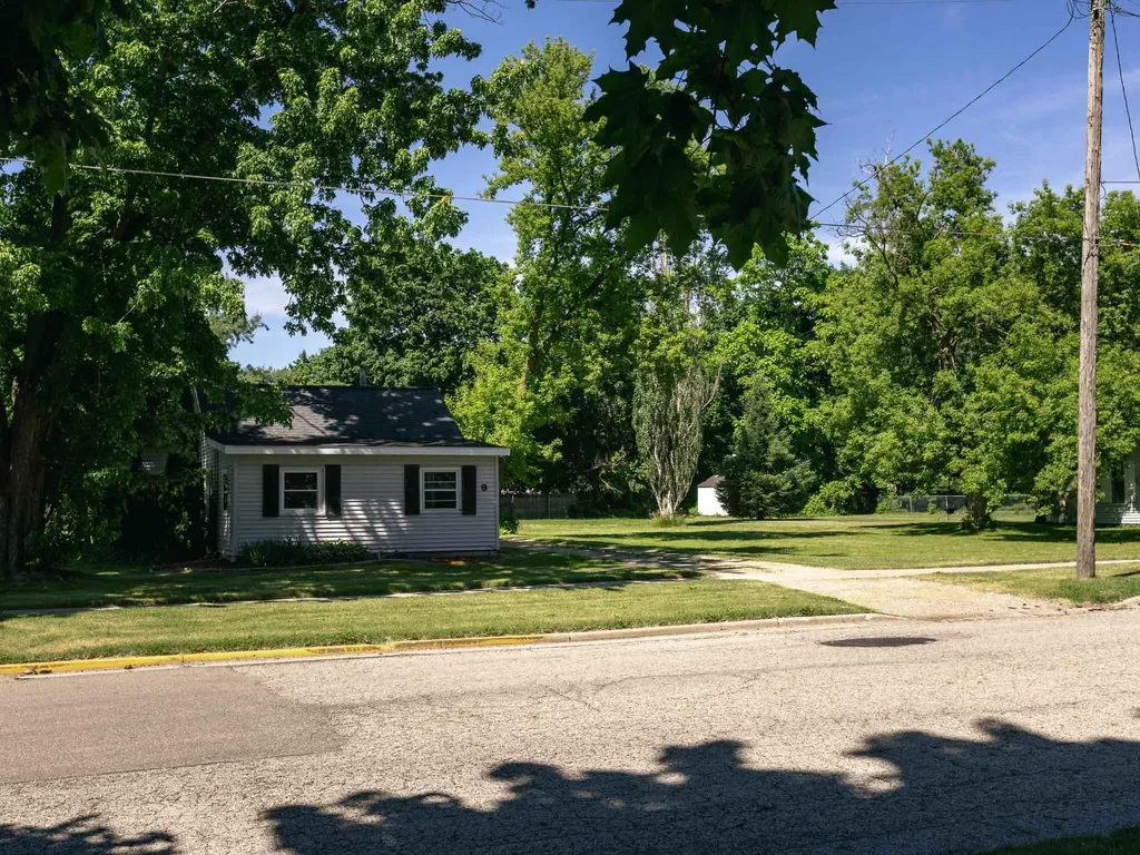 9 Carrie Street Sparta Township MI 49345