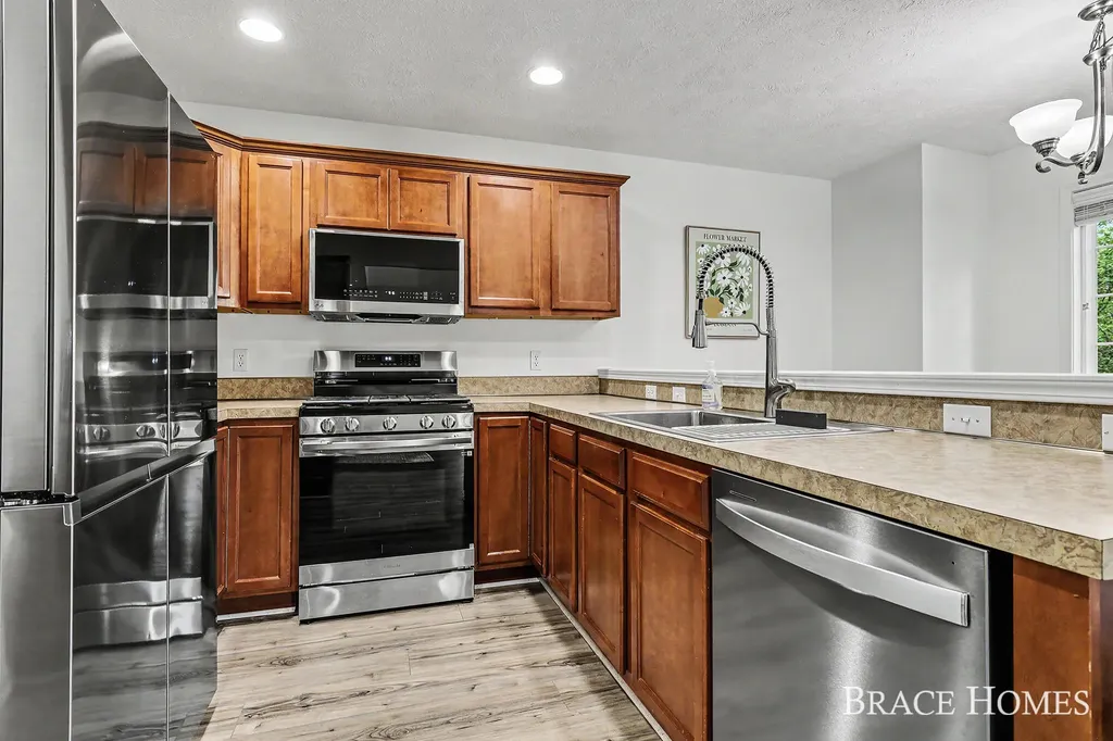 3079 Ledgestone Place NE Grand Rapids Charter Township MI 49525
