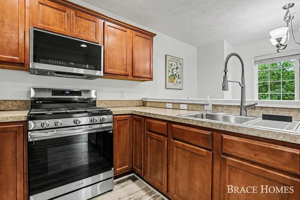 3079 Ledgestone Place NE Grand Rapids Charter Township MI 49525
