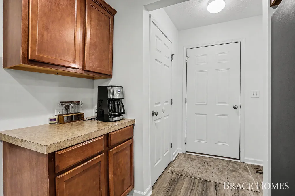 3079 Ledgestone Place NE Grand Rapids Charter Township MI 49525