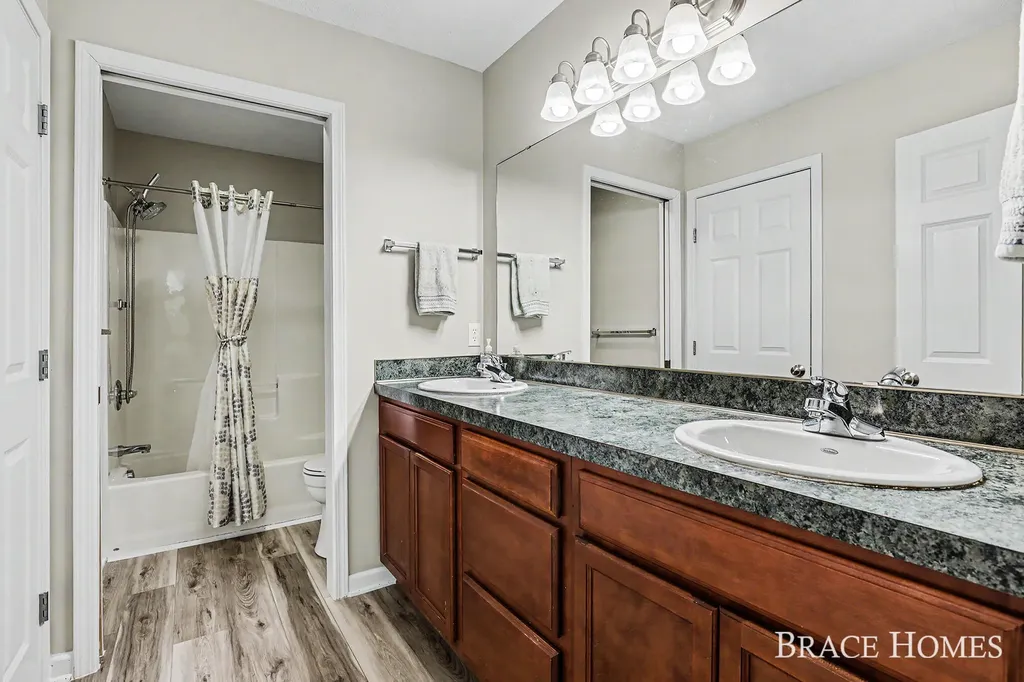 3079 Ledgestone Place NE Grand Rapids Charter Township MI 49525