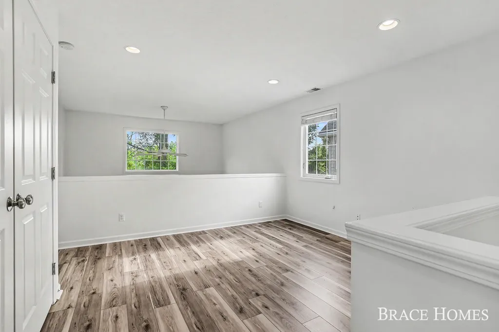 3079 Ledgestone Place NE Grand Rapids Charter Township MI 49525