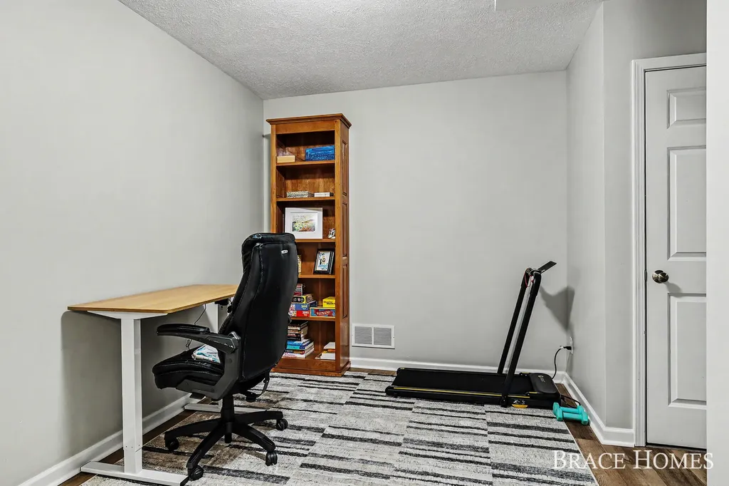 3079 Ledgestone Place NE Grand Rapids Charter Township MI 49525