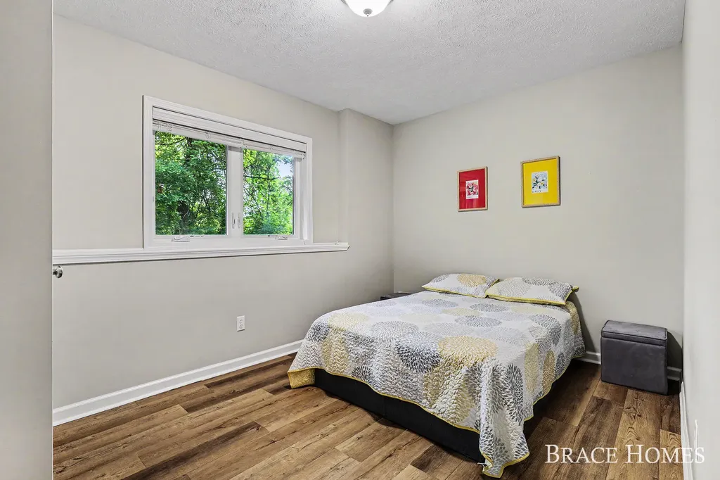 3079 Ledgestone Place NE Grand Rapids Charter Township MI 49525