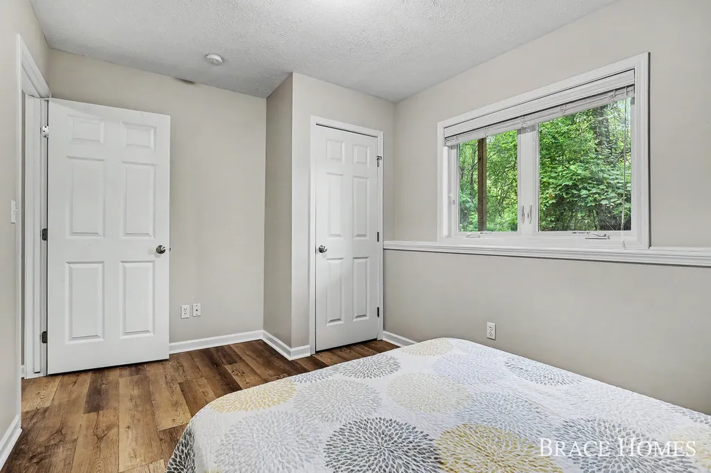 3079 Ledgestone Place NE Grand Rapids Charter Township MI 49525