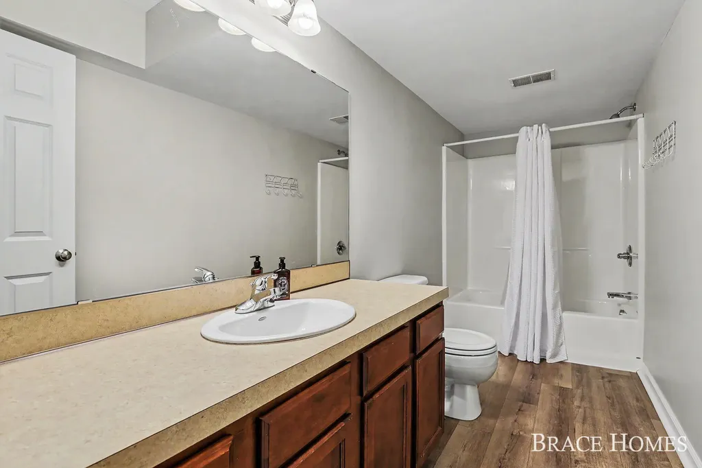 3079 Ledgestone Place NE Grand Rapids Charter Township MI 49525