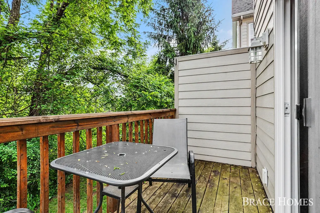 3079 Ledgestone Place NE Grand Rapids Charter Township MI 49525