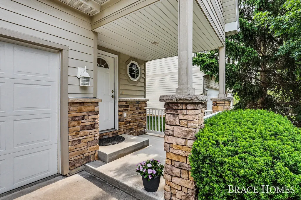 3079 Ledgestone Place NE Grand Rapids Charter Township MI 49525