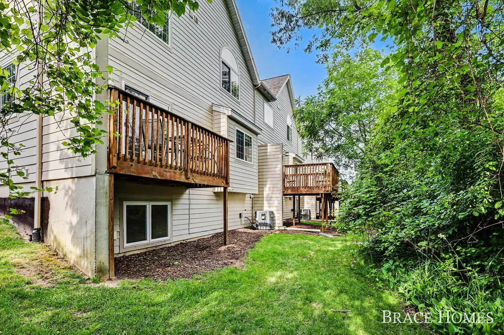 3079 Ledgestone Place NE Grand Rapids Charter Township MI 49525