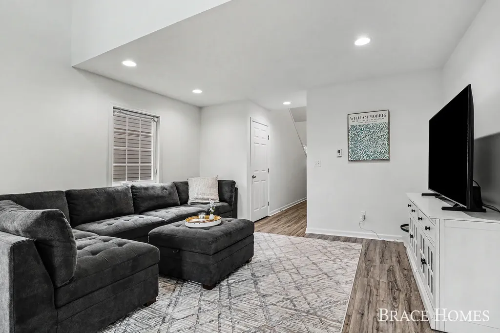 3079 Ledgestone Place NE Grand Rapids Charter Township MI 49525