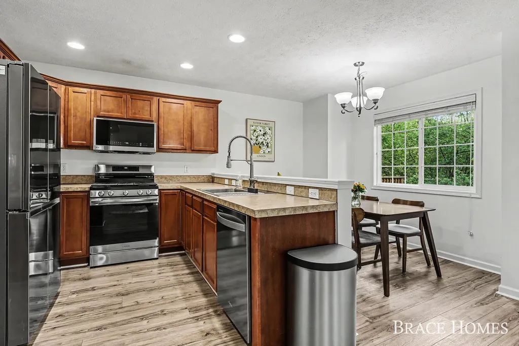 3079 Ledgestone Place NE Grand Rapids Charter Township MI 49525