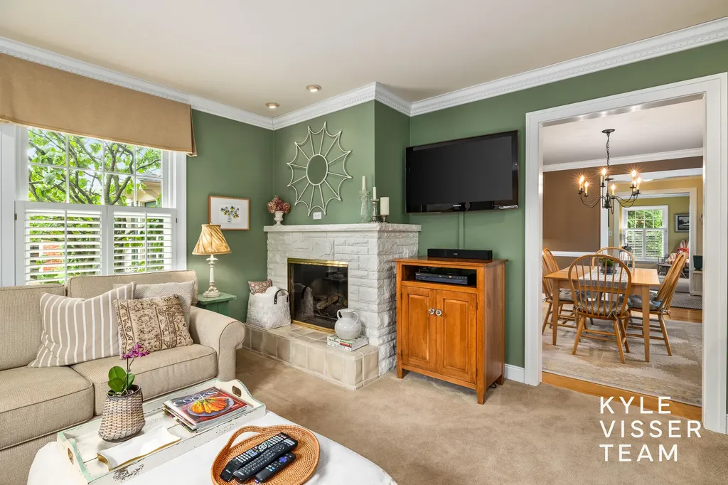 2547 Maplewood Drive SE East Grand Rapids City MI 49506