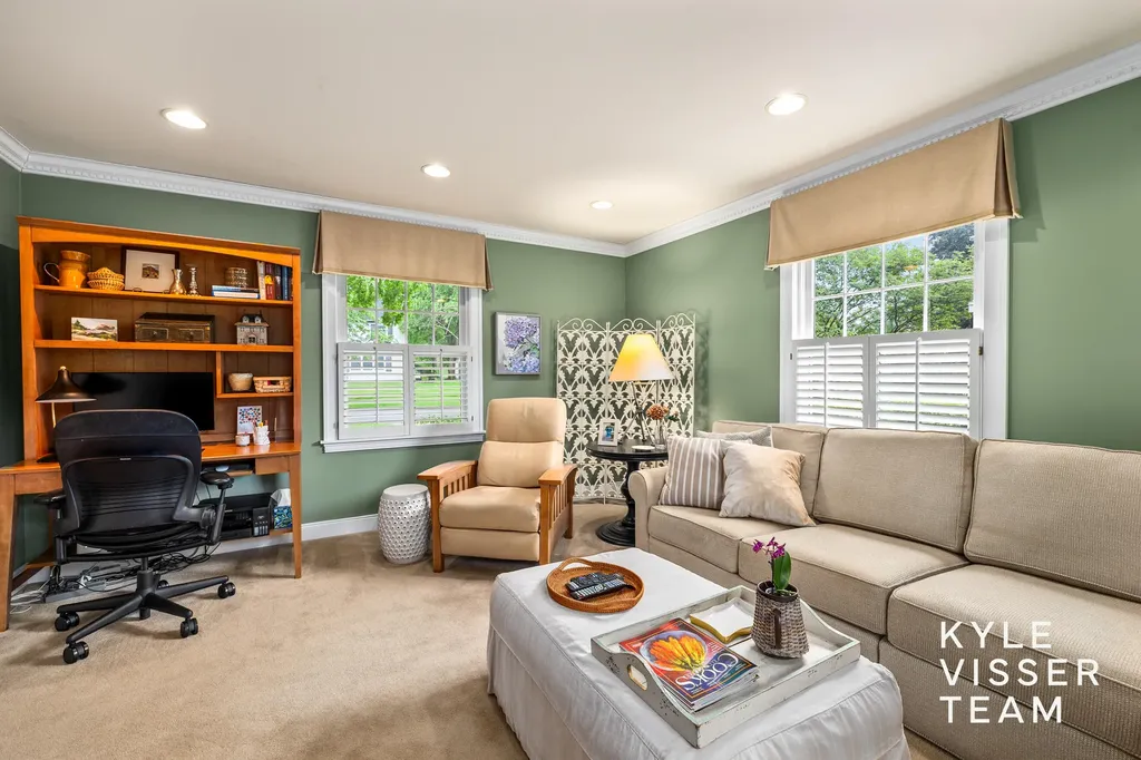 2547 Maplewood Drive SE East Grand Rapids City MI 49506