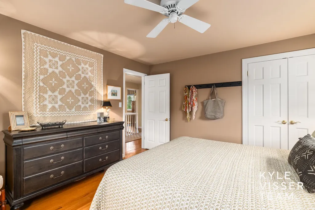 2547 Maplewood Drive SE East Grand Rapids City MI 49506