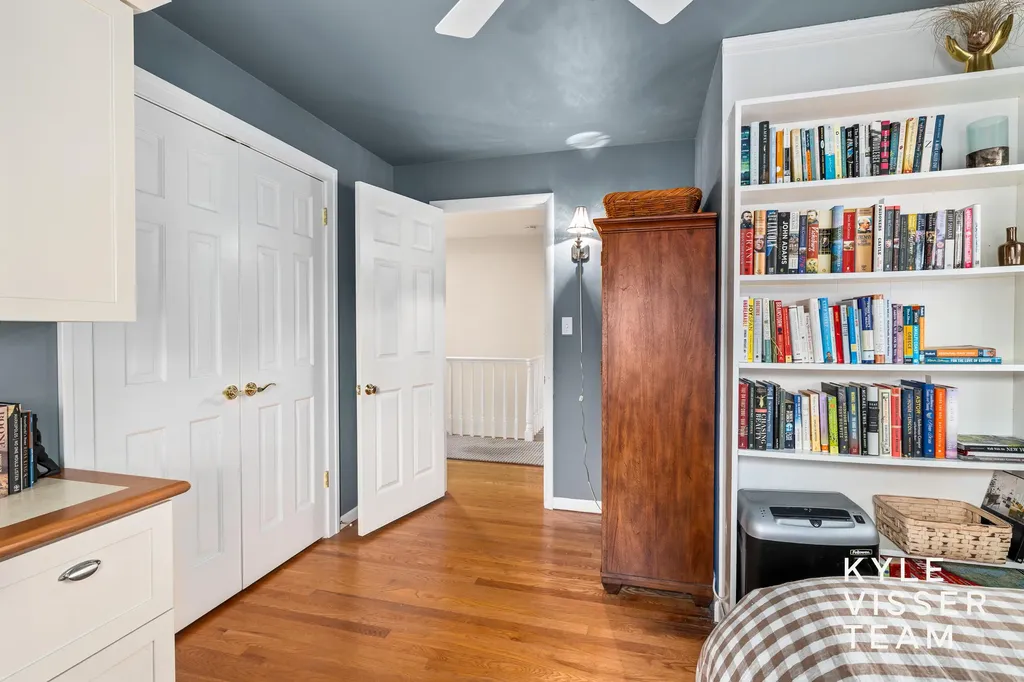 2547 Maplewood Drive SE East Grand Rapids City MI 49506