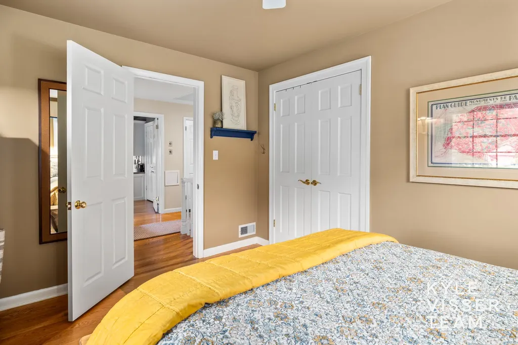 2547 Maplewood Drive SE East Grand Rapids City MI 49506