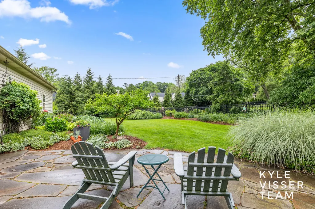 2547 Maplewood Drive SE East Grand Rapids City MI 49506