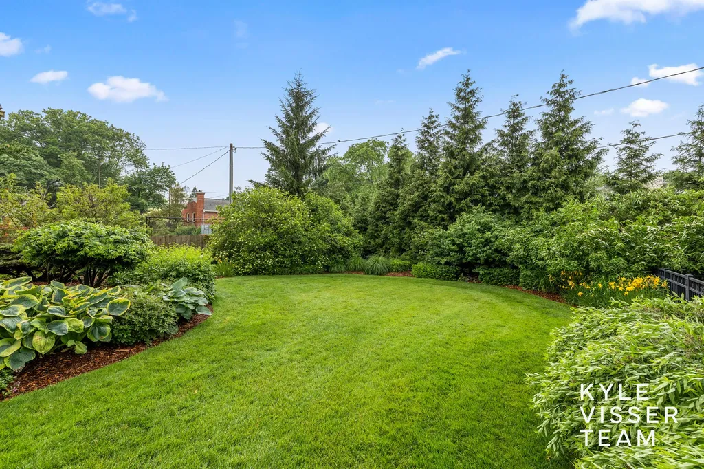 2547 Maplewood Drive SE East Grand Rapids City MI 49506
