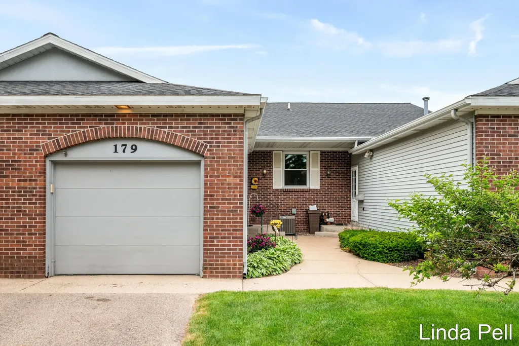 179 Laurelwood Court SW Byron Township MI 49548