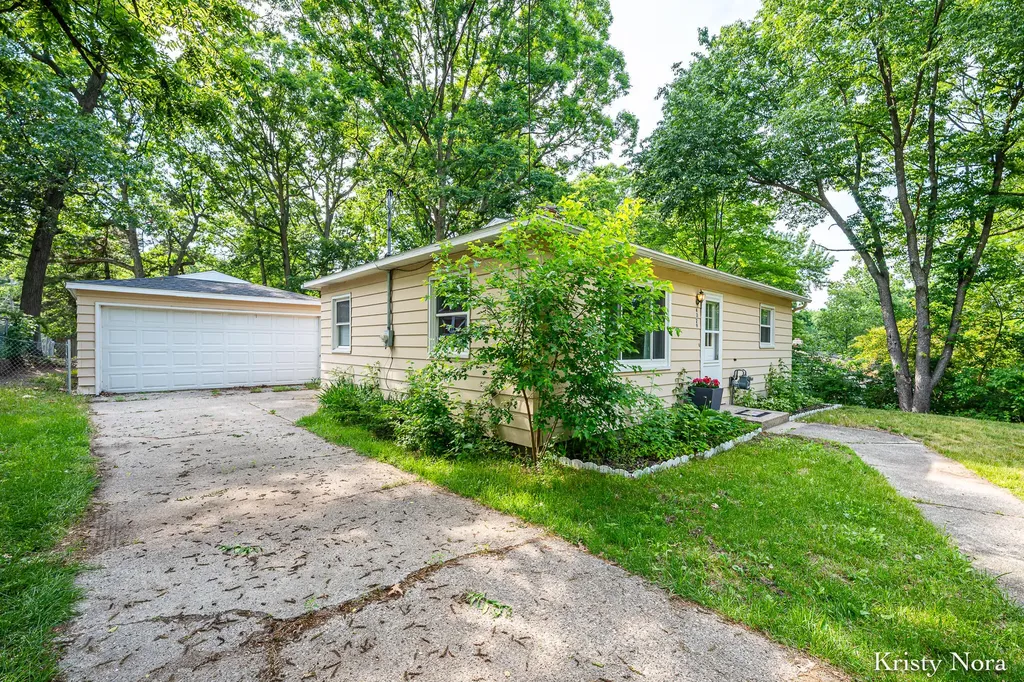 4329 Laura Street NW Alpine Township MI 49321