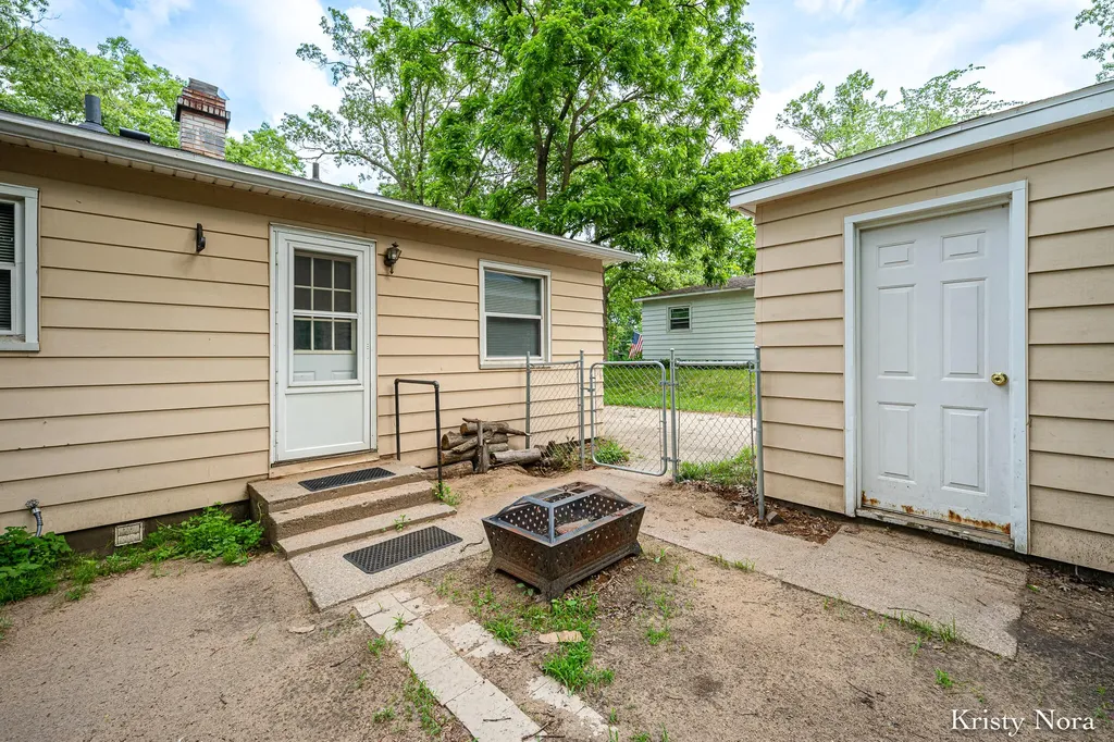 4329 Laura Street NW Alpine Township MI 49321
