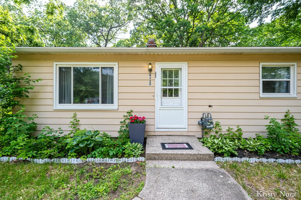 4329 Laura Street NW Alpine Township MI 49321