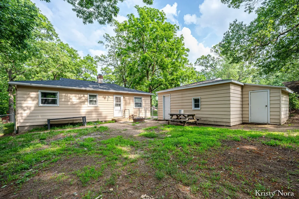 4329 Laura Street NW Alpine Township MI 49321