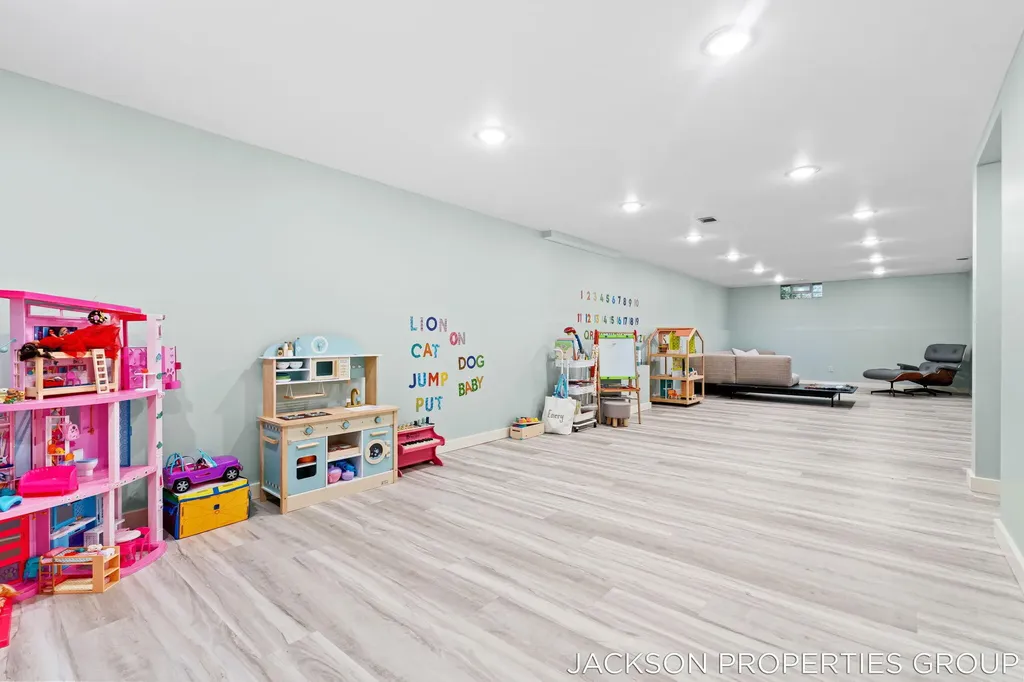 1630 Forest Hill Avenue SE Kentwood City MI 49546