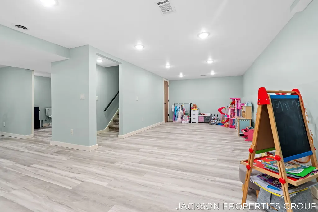 1630 Forest Hill Avenue SE Kentwood City MI 49546