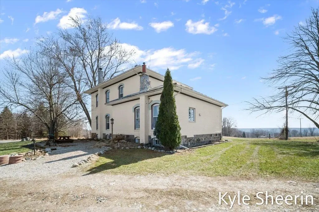 1648 S Johnson Road Easton Township MI 48881
