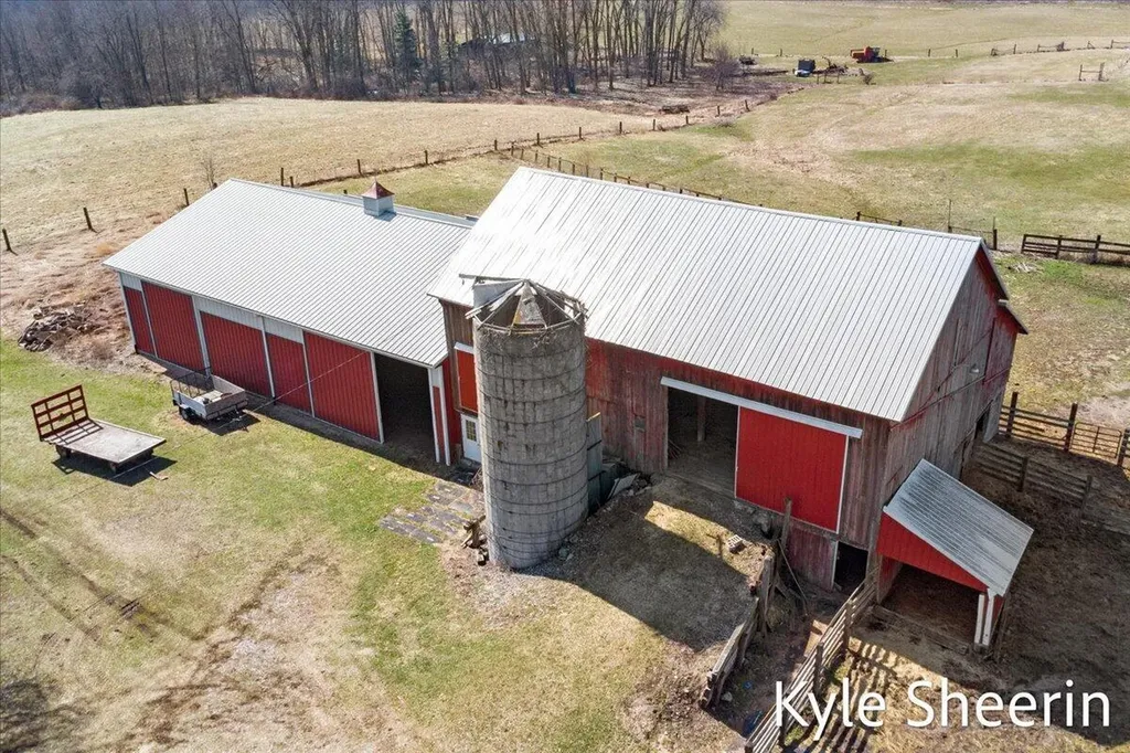 1648 S Johnson Road Easton Township MI 48881