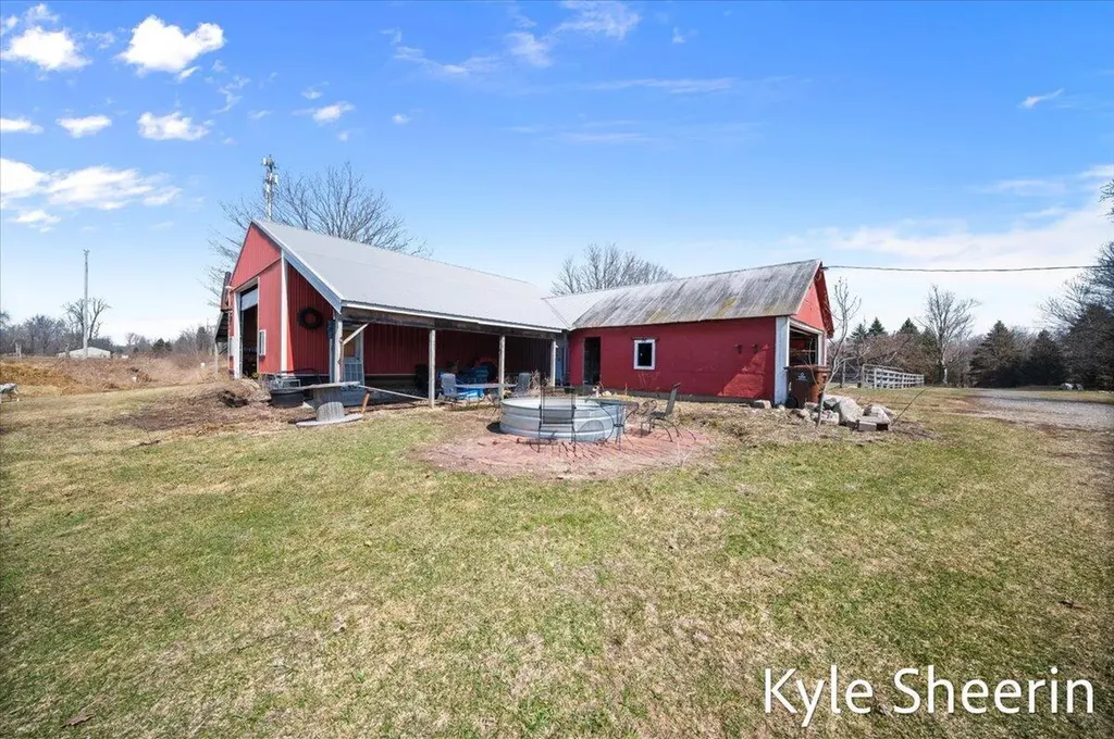 1648 S Johnson Road Easton Township MI 48881