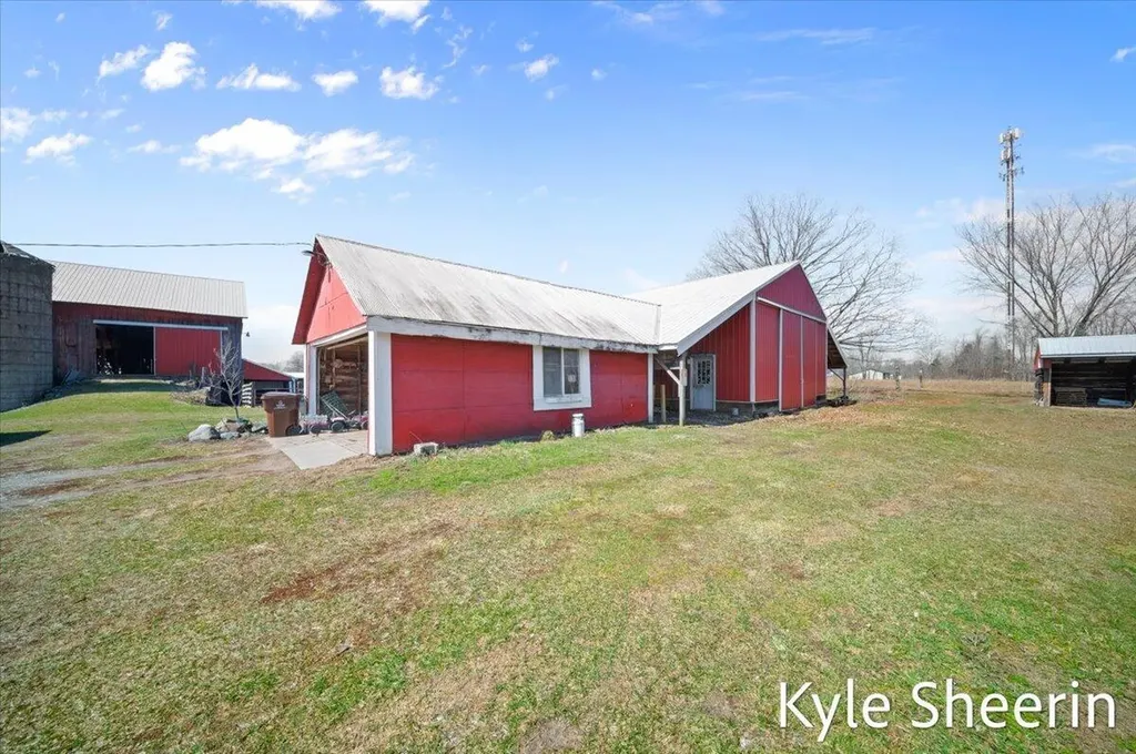 1648 S Johnson Road Easton Township MI 48881