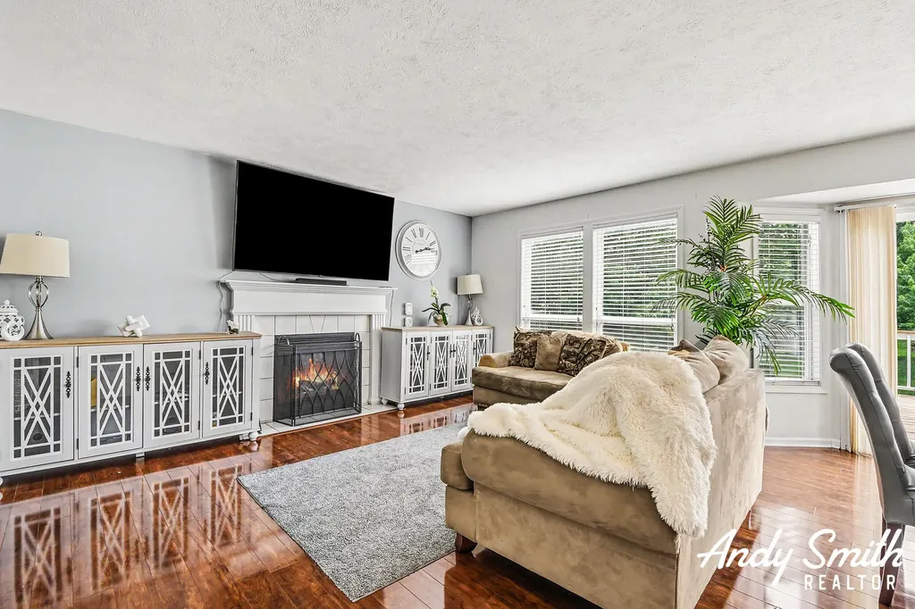3642 S Falling Leaf Drive SE Kentwood City MI 49512