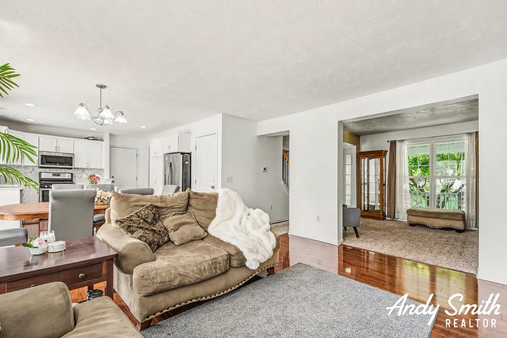 3642 S Falling Leaf Drive SE Kentwood City MI 49512