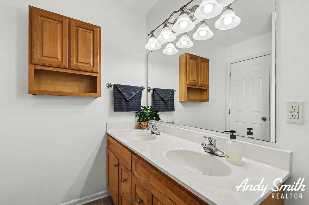 3642 S Falling Leaf Drive SE Kentwood City MI 49512
