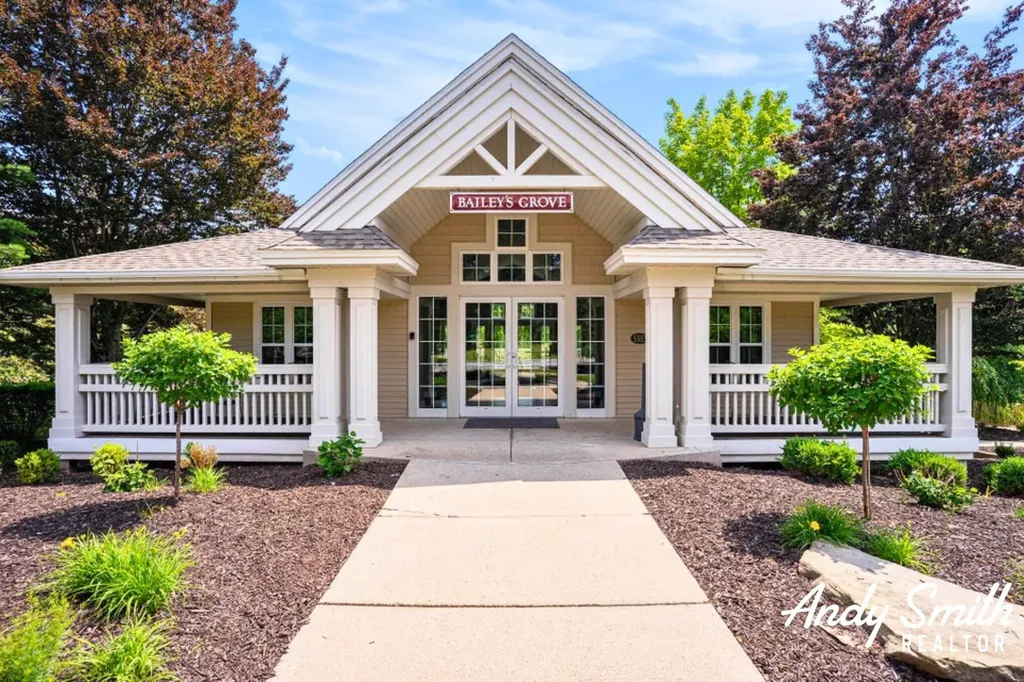 3642 S Falling Leaf Drive SE Kentwood City MI 49512