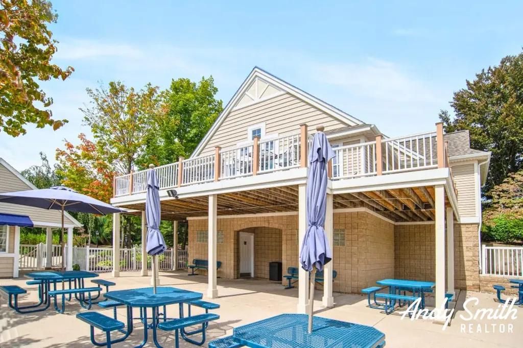 3642 S Falling Leaf Drive SE Kentwood City MI 49512