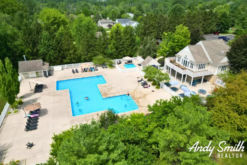 3642 S Falling Leaf Drive SE Kentwood City MI 49512