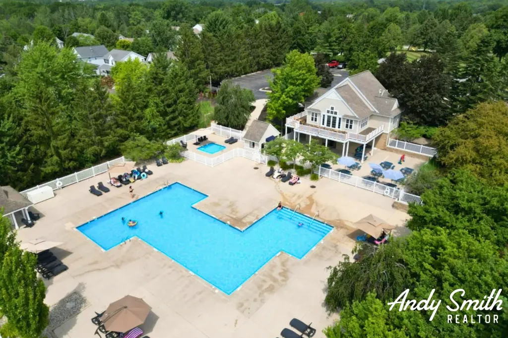 3642 S Falling Leaf Drive SE Kentwood City MI 49512