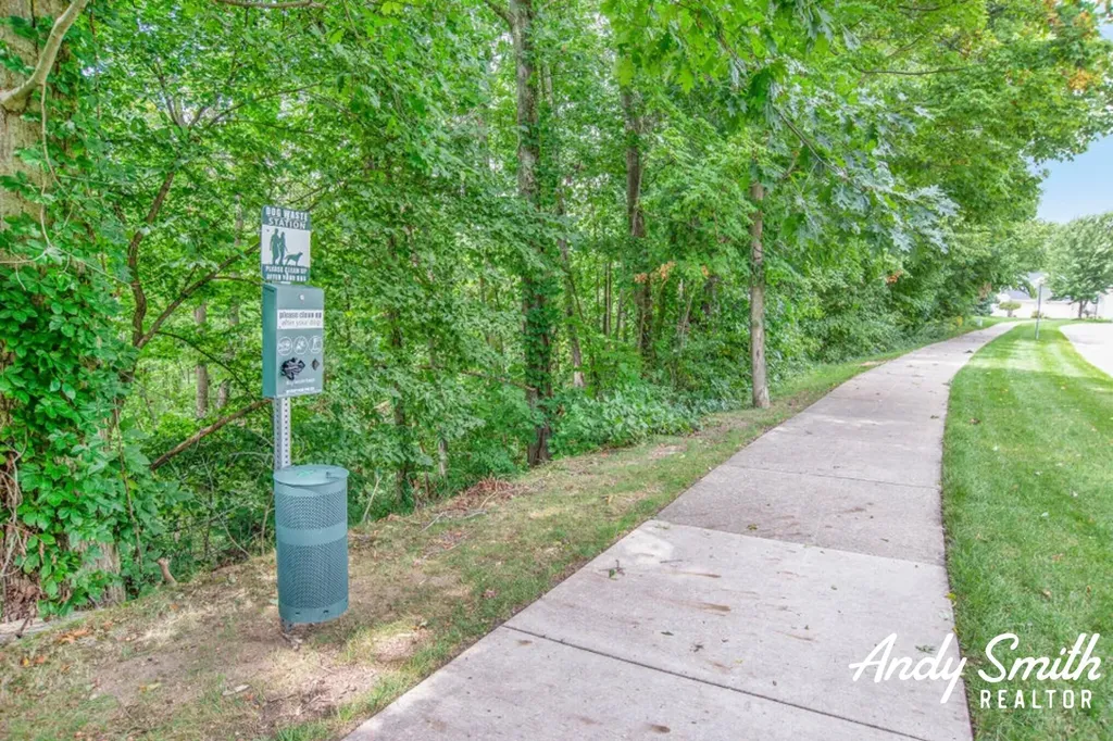 3642 S Falling Leaf Drive SE Kentwood City MI 49512