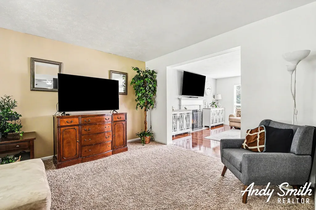 3642 S Falling Leaf Drive SE Kentwood City MI 49512