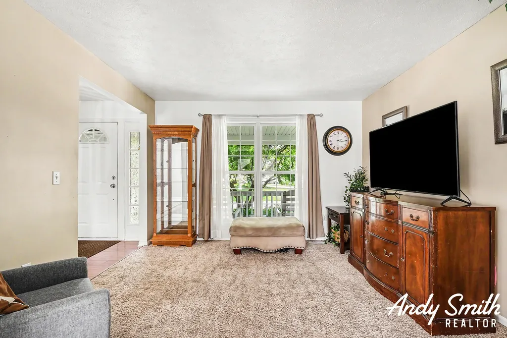 3642 S Falling Leaf Drive SE Kentwood City MI 49512