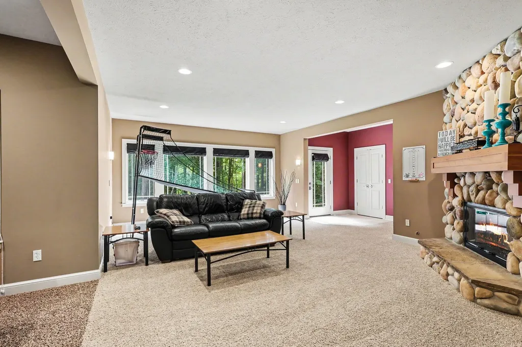2844 Bunker Hill Drive NW Tallmadge Charter Township MI 49435