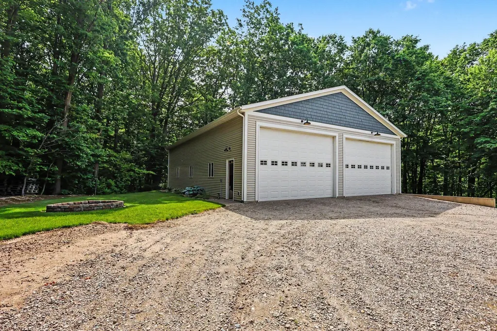 2844 Bunker Hill Drive NW Tallmadge Charter Township MI 49435
