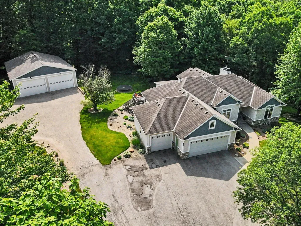 2844 Bunker Hill Drive NW Tallmadge Charter Township MI 49435