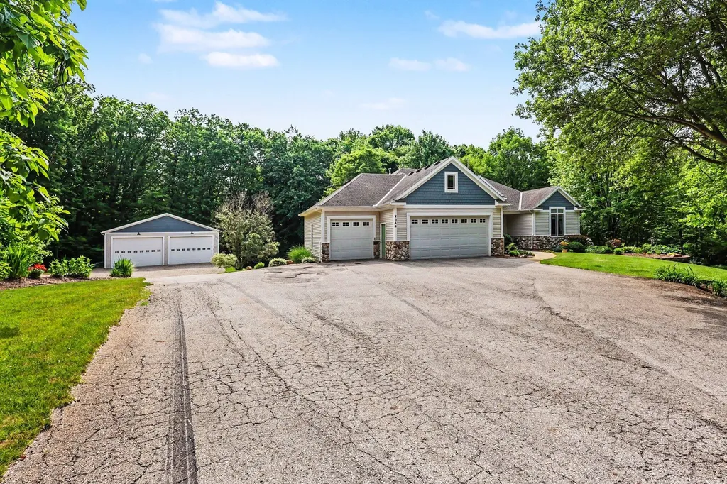 2844 Bunker Hill Drive NW Tallmadge Charter Township MI 49435